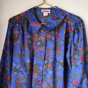Vintage floral button down adorable